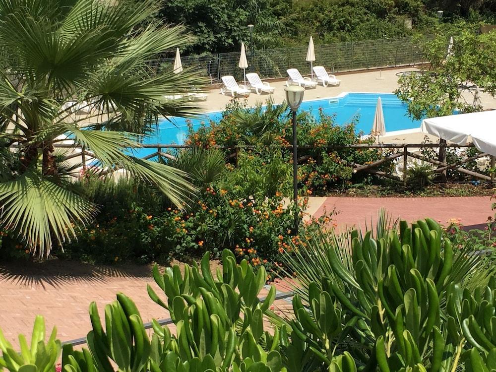 Residence Pietre Bianche Aparthotel Pizzo  Buitenkant foto