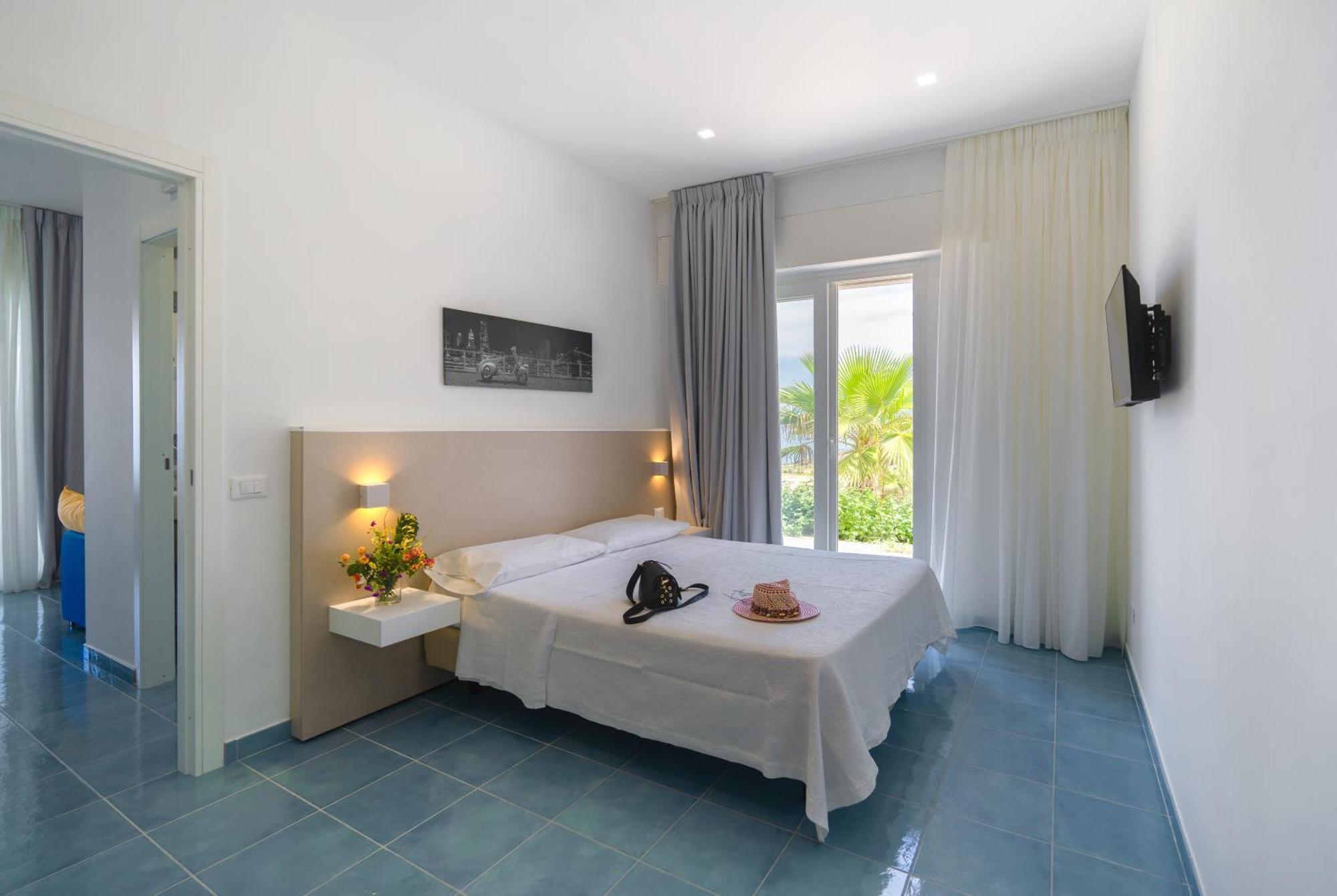 Residence Pietre Bianche Aparthotel Pizzo  Buitenkant foto
